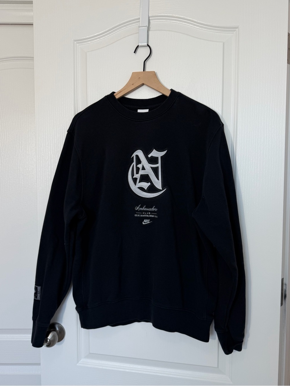 Nike Ambassador Black Crewneck Sweater Medium